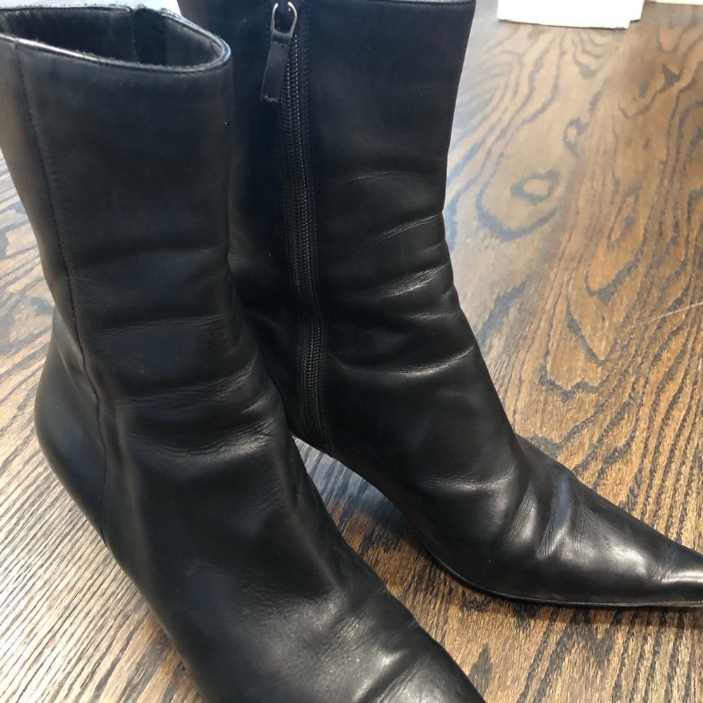 Burberry black leather ankle boots